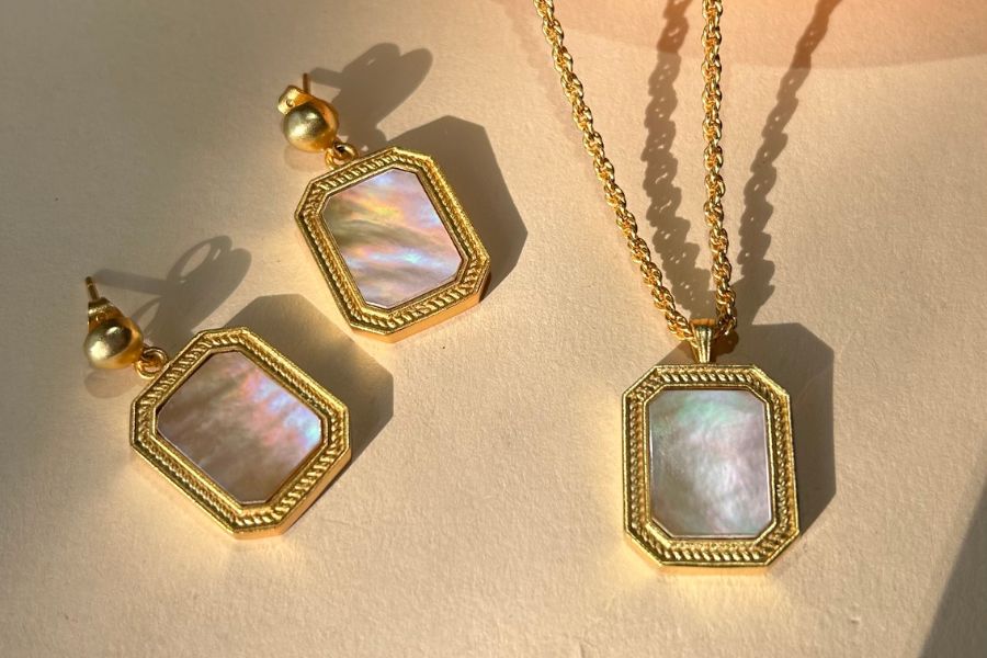 Astrological Benefits of Mother Of Pearl