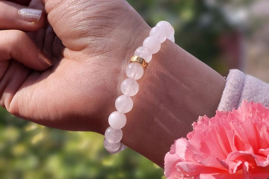 Who Can Wear Rose Quartz?